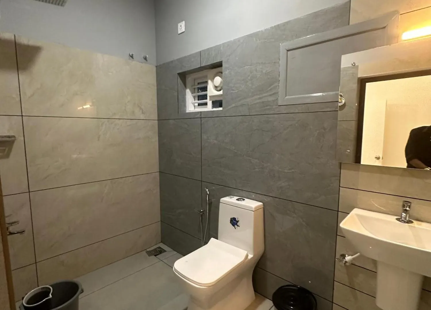 Homie Hub Apartment Meppadi 0*,  India